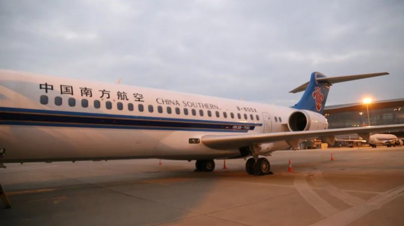 冠珠陶瓷×首架國產自有產權飛機“阿嬌”翱翔藍天展中國科技創(chuàng)造實力_4
