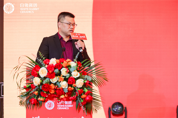 3旭日集團副總經(jīng)理、銷售運營中心總經(jīng)理周浩敬.JPG